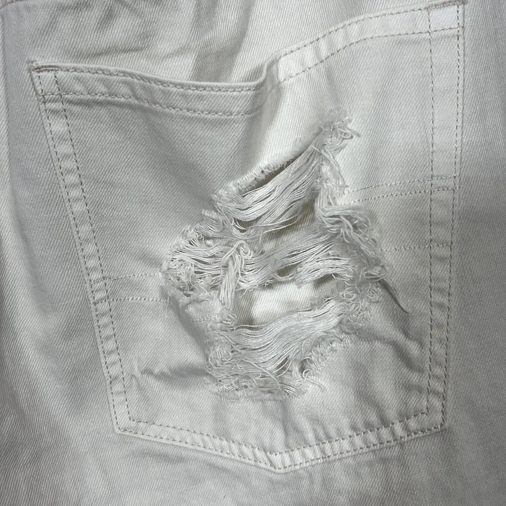 AMERICAN EAGLE Women’s 90s Boyfriend High Rise Distressed Jeans White Size 18